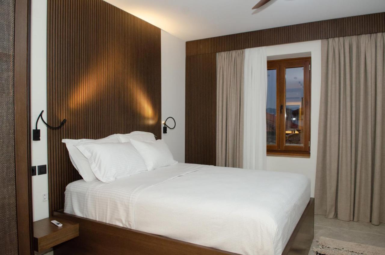 Leone Suites Nafpaktos Esterno foto